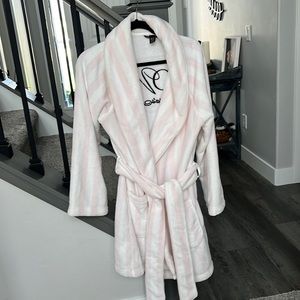 Shorty Victoria’s Secret robe